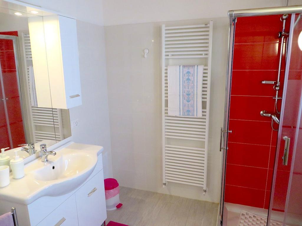 India Apartment *